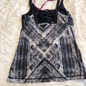 black and white lululemon tank top